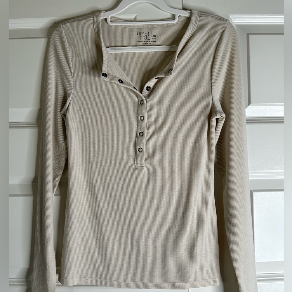 Women’s long sleeve ribbed Henley top